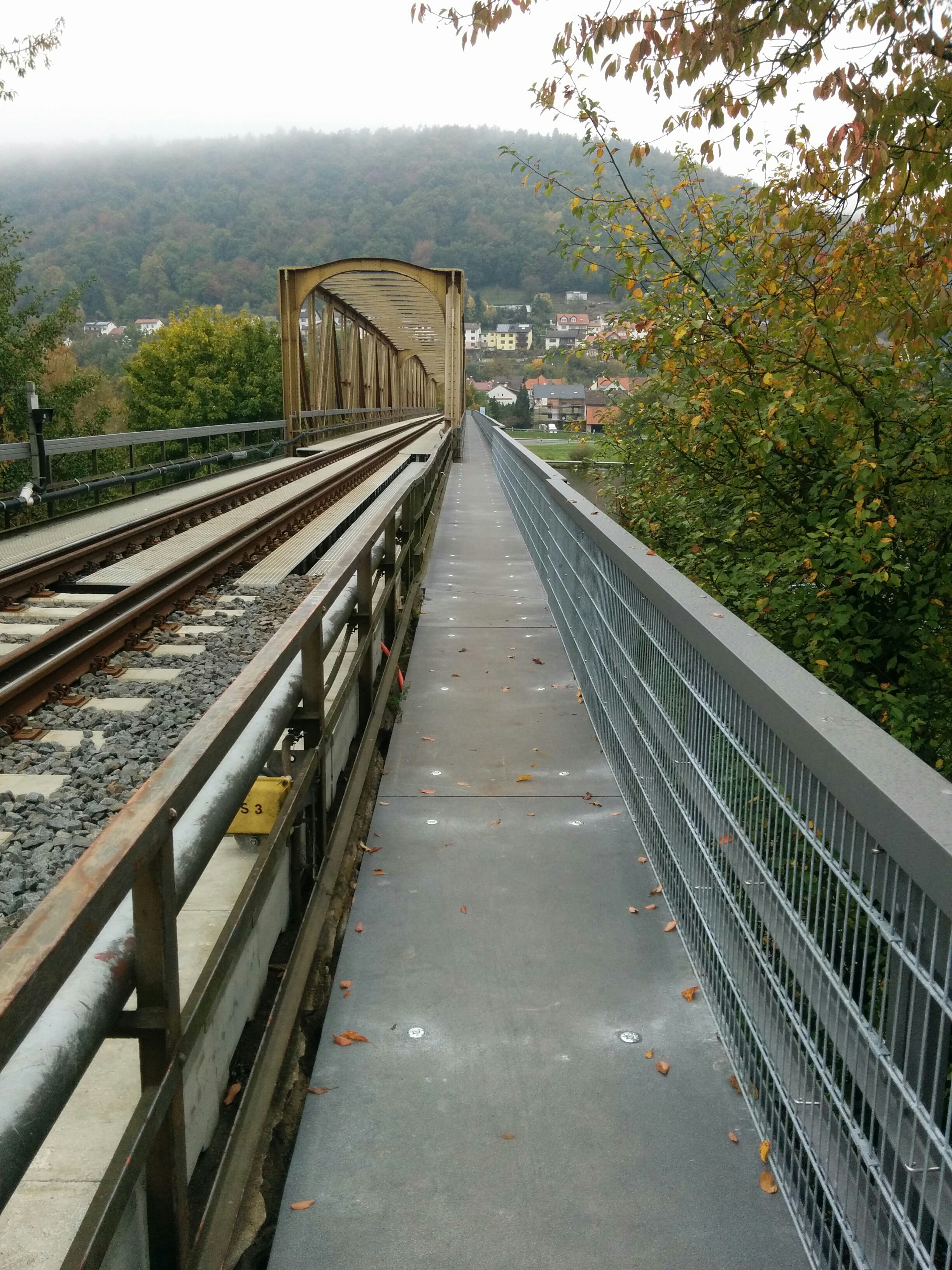 Öffnung des Brückenstegs an der Eisenbahnbrücke