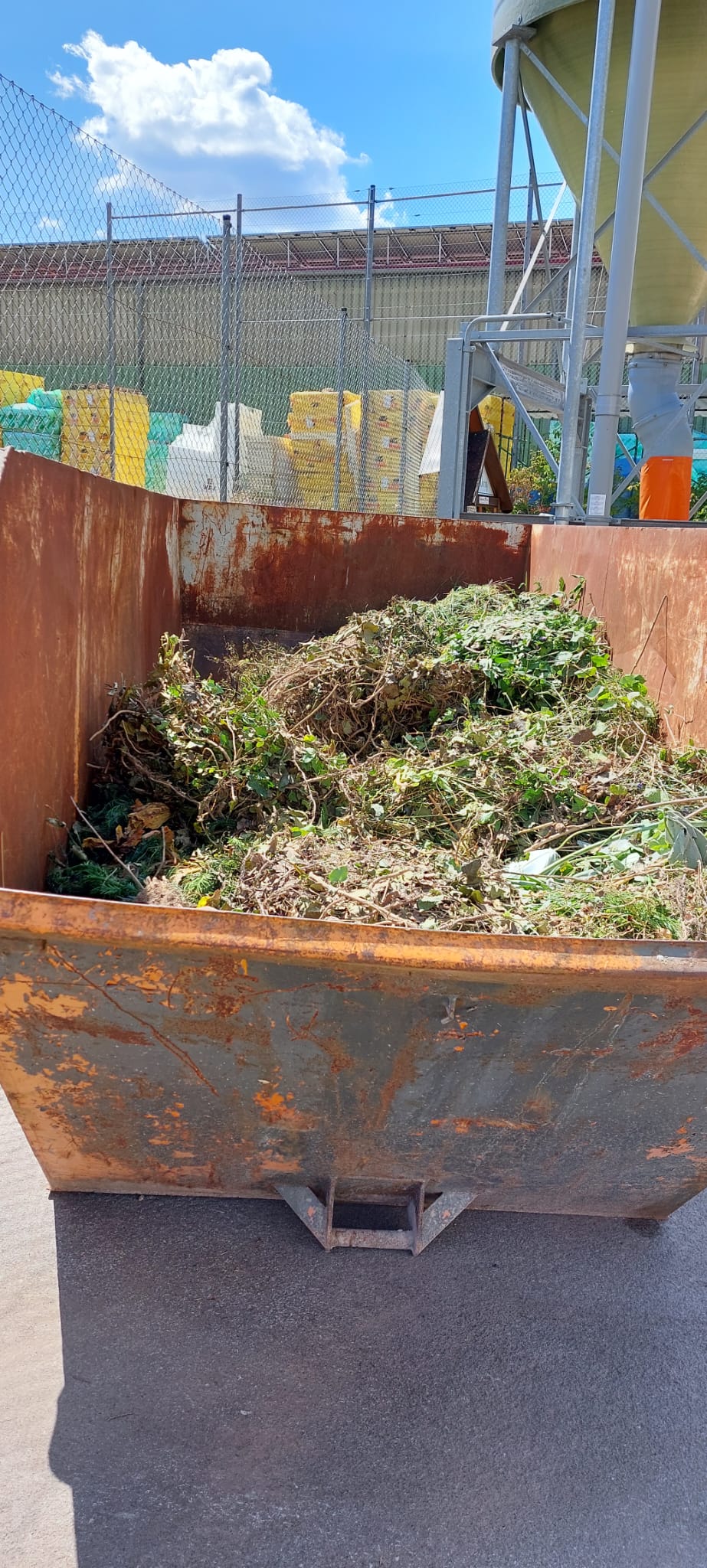 Grünabfallcontainer am Bauhof